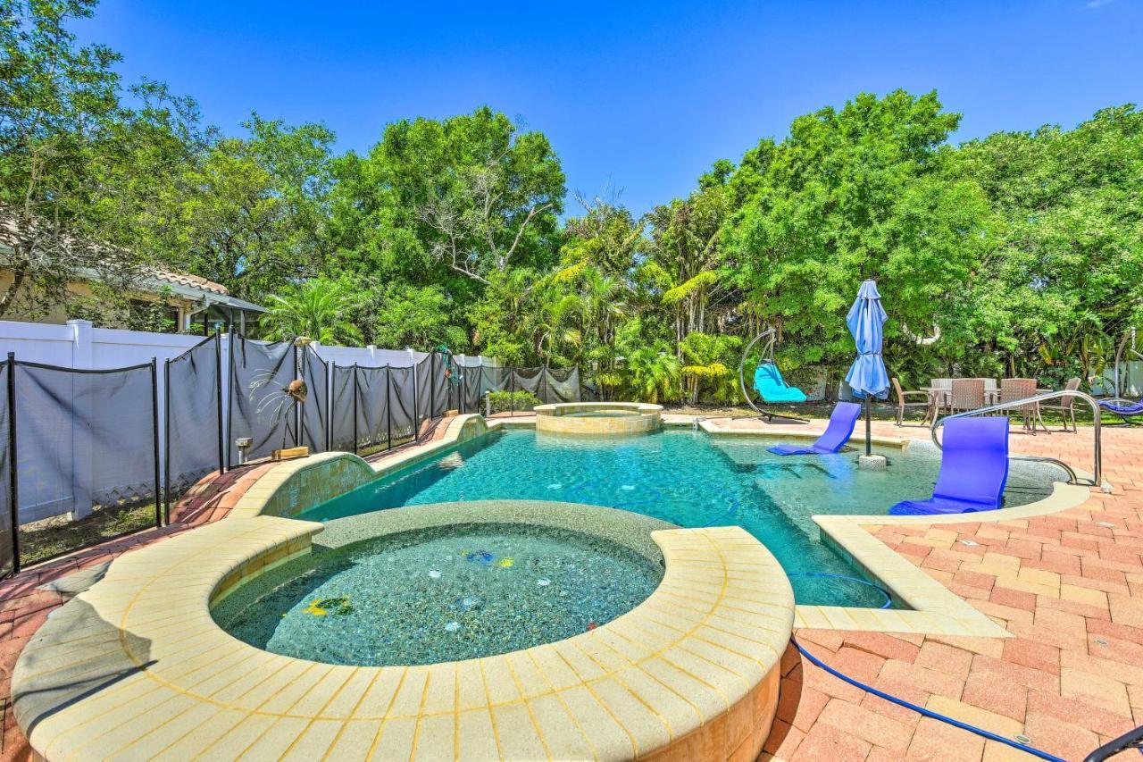 Sun-Soaked Sarasota Oasis With Pool And Hot Tub! Exterior foto
